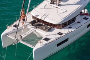 Esterior-catamaran-lagoon-42-pies-2021-alquiler-velero-croacia